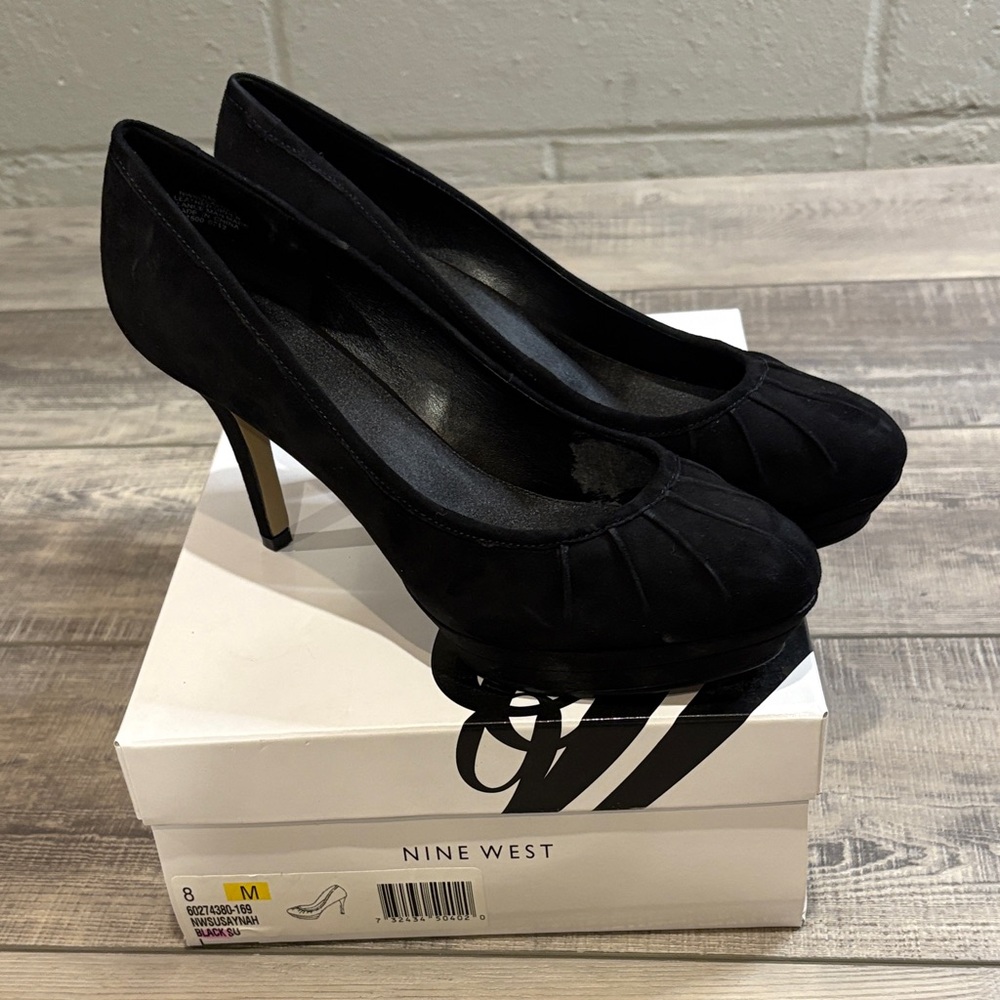 Nine West Classic Black Microsuede Feel Heels Low Platform EUC 8